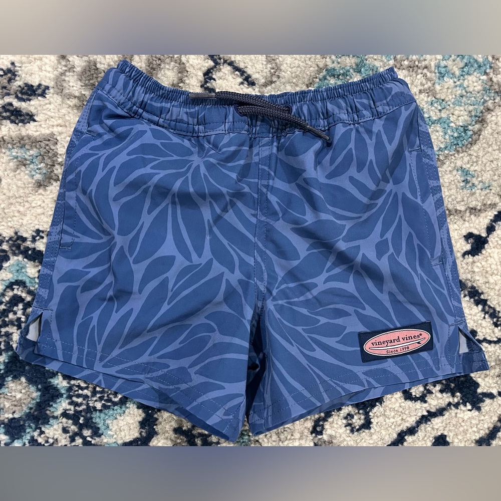 Like new boys vineyard vines swim trunks size 3t